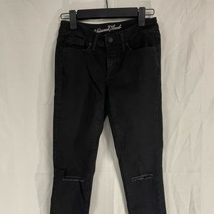 NWOT Black jeans by Universal Thread size 0, midrise skinny straight leg